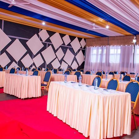 Buraha Zenoni Hotel And Resort Nakuru Exterior foto