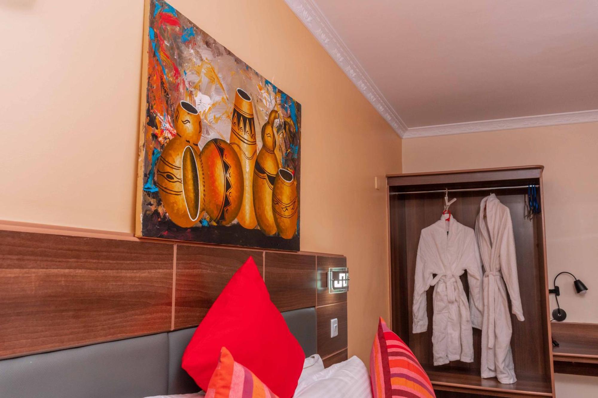 Buraha Zenoni Hotel And Resort Nakuru Exterior foto