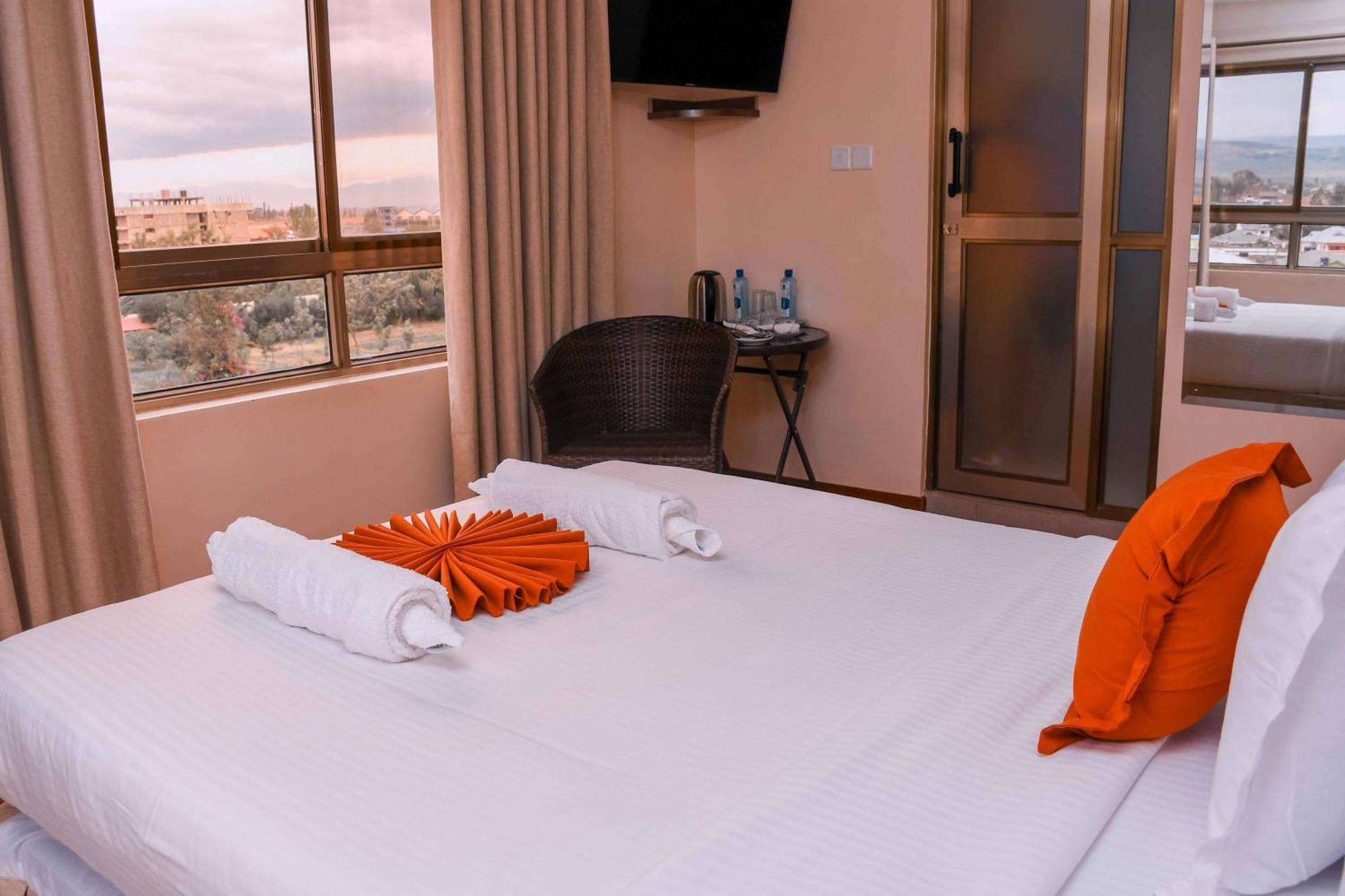 Buraha Zenoni Hotel And Resort Nakuru Exterior foto