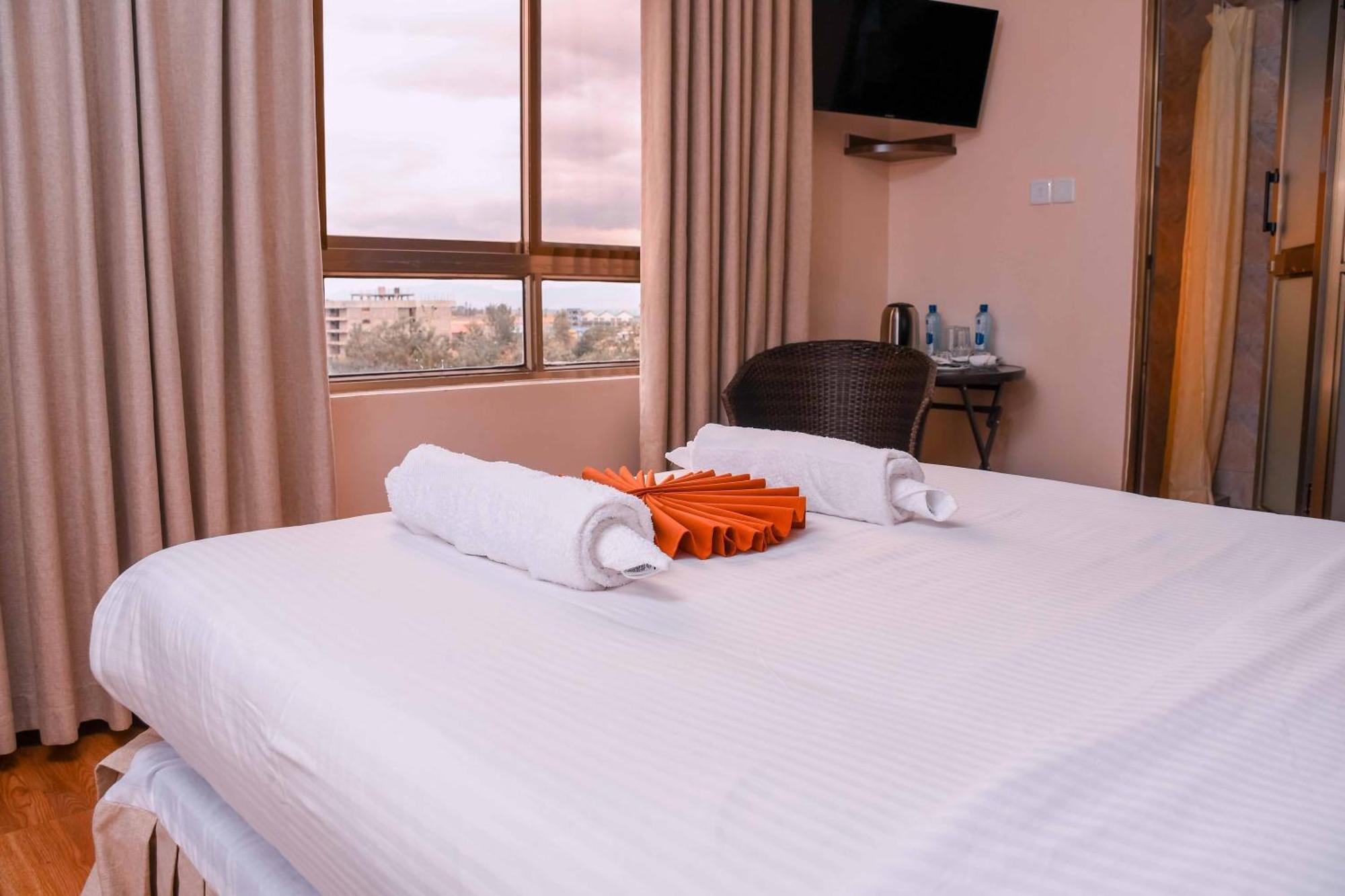 Buraha Zenoni Hotel And Resort Nakuru Exterior foto