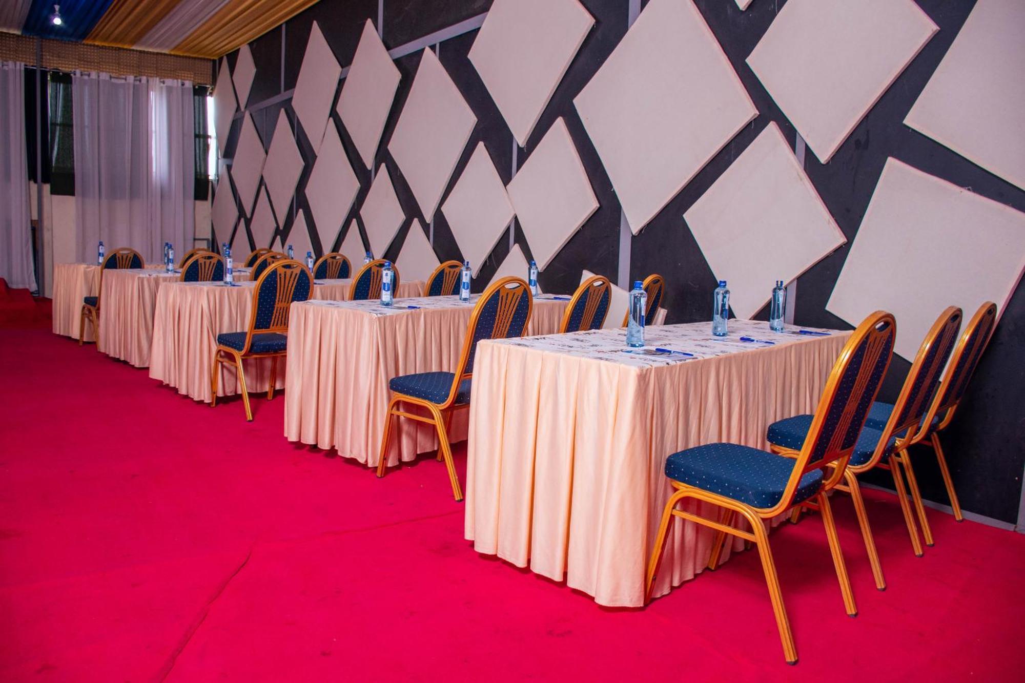 Buraha Zenoni Hotel And Resort Nakuru Exterior foto